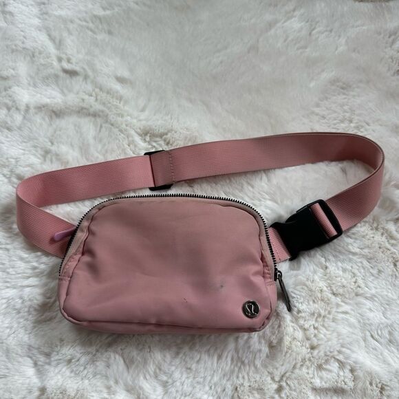 Lululemon pink Fanny pack / belt bag - Picture 2 of 16